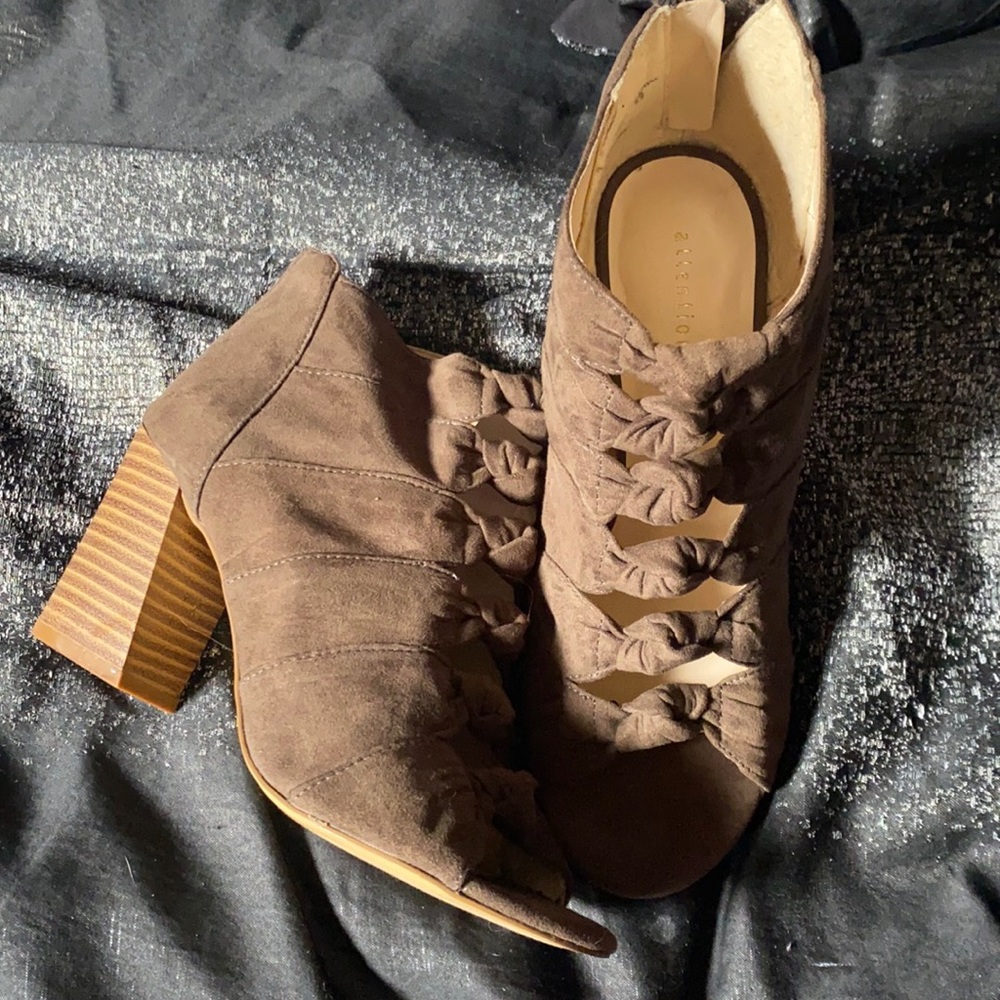 Brown/olive green Heels